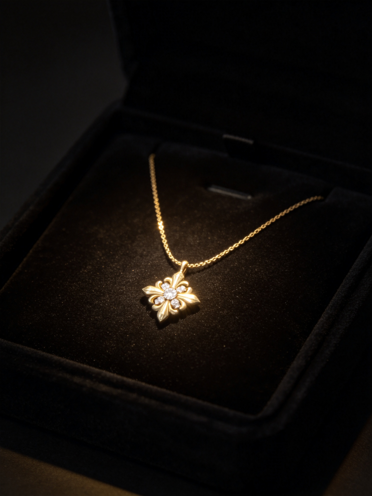 🌼 Iris Necklace | Gold-Tone Floral Jewelry | Vintage Crystal Bloom