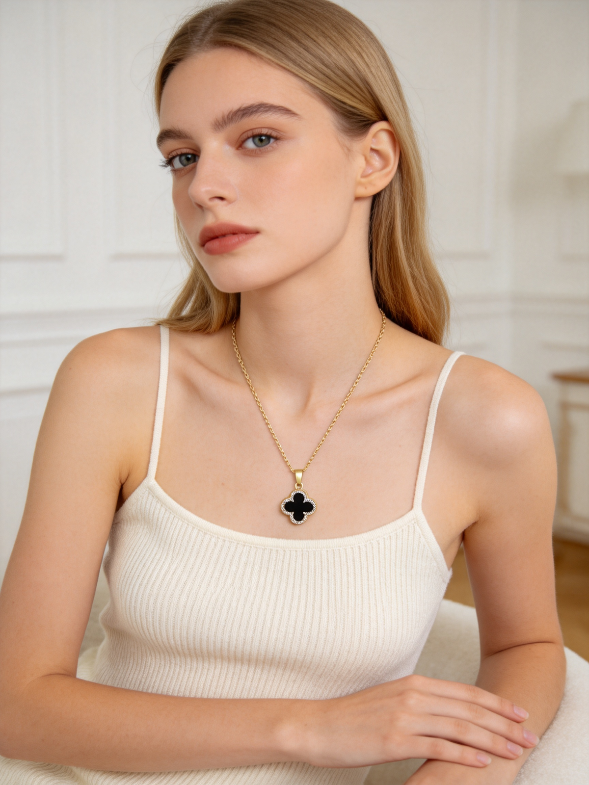 🍀 Clover Necklace | Gold-Tone Everyday Gift | Reversible Black Sparkle