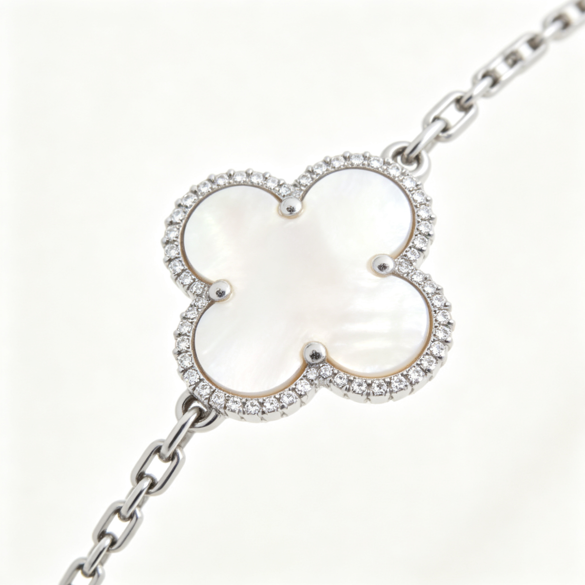 🍀 Clover Bracelet | Mother-of-Pearl Jewelry | Five-Flower Lucky Glow
